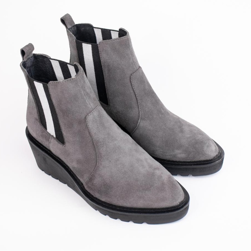 NEW Cecelia New York Gemma bootie size 9